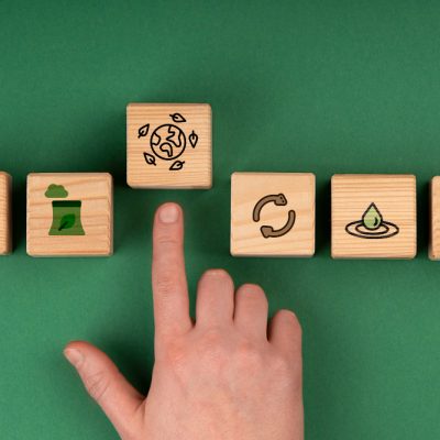 Comparando o recente framework europeu de ESG com as políticas de regulação brasileiras.