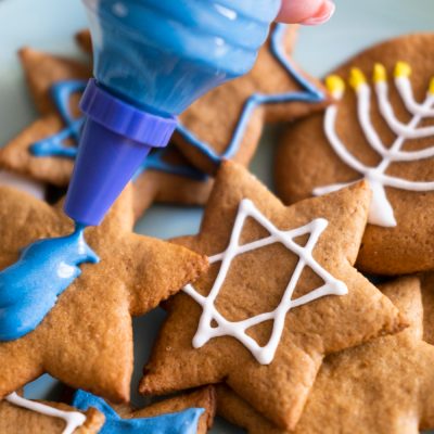 Decisão de culpabilidade de mulher por discriminação religiosa contra comunidade judaica é confirmada.