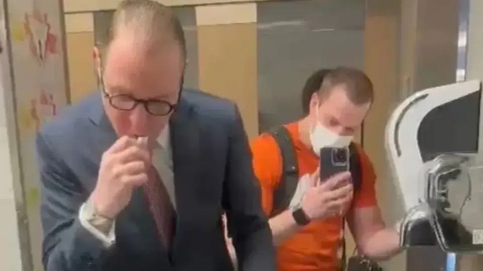 Homem de negócios que intimidou Zanin em aeroporto recebe sentença de quatro meses.
