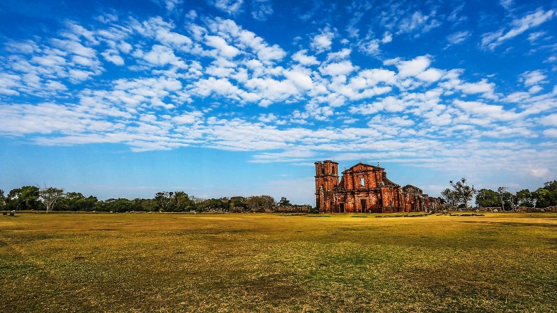 Medidas de curto prazo para reativar o setor turístico e cultural após eventos naturais catastróficos.