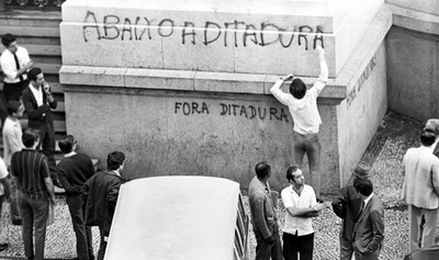 O Ministério Público Federal move uma ação judicial contra 46 ex-agentes da ditadura militar que participaram de torturas e assassinatos.