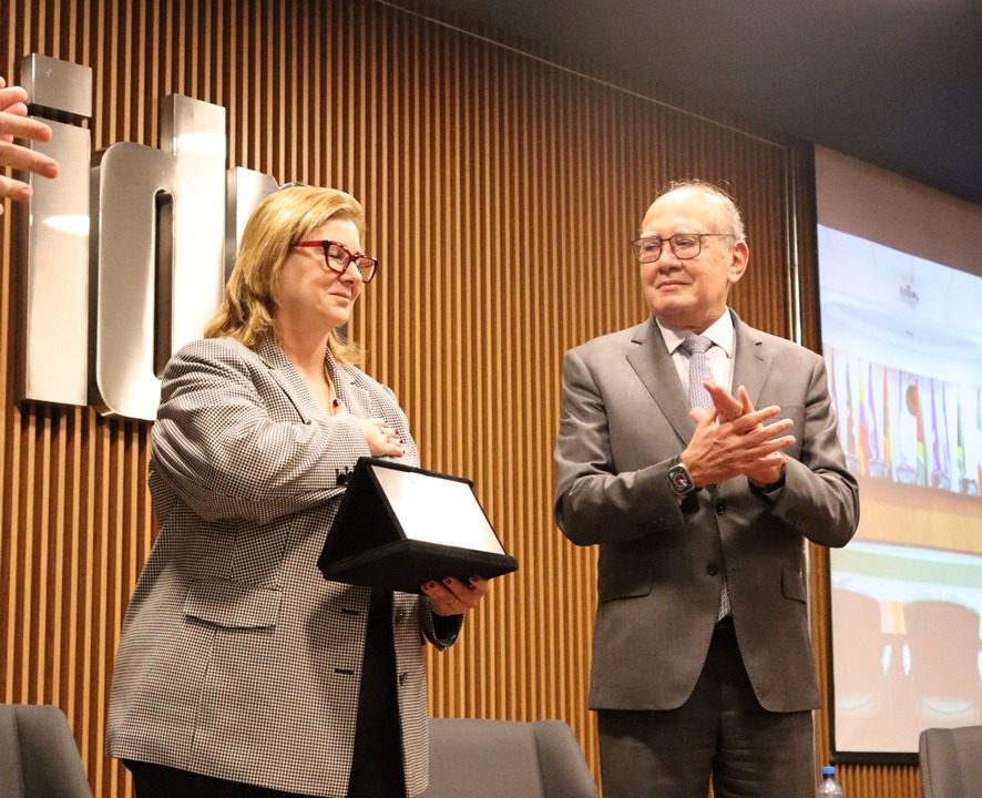 O Presidente da CIDH foi agraciado com o título de doutor honoris causa pelo IDP.