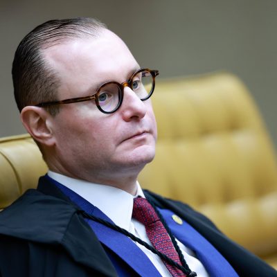 O Supremo Tribunal Federal decidiu que é opcional a presença de advogado na primeira audiência de alimentos, contando com a maioria favorável a essa posição.
