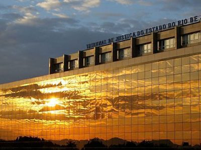 O Tribunal de Justiça do Rio de Janeiro revoga a regulamentação que permitia aos deputados fiscalizarem entidades públicas.