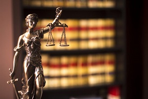 Segundo o Tribunal de Justiça de São Paulo, o valor da pensão por morte deve ser determinado de acordo com as normas vigentes no momento do falecimento.