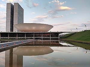 Sob a atual perspectiva, é essencial garantir a transparência e controle das emendas parlamentares.