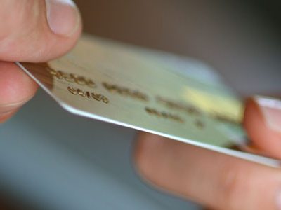 Tribunal de Justiça do Rio de Janeiro não identifica irregularidades em cartão utilizado por mulher para quitar honorários advocatícios.