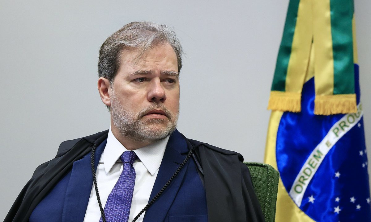 A Carta Magna, a imprensa internacional e a inferioridade nacional defendida por alguns.
