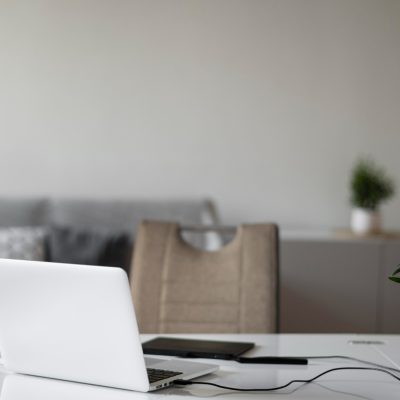 Colaborador diagnosticado com câncer deve manter suas atividades em regime de trabalho remoto.
