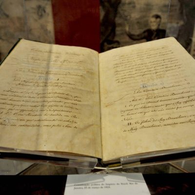 Comemoram-se 190 anos do falecimento de dom Pedro 1º, marcado por acontecimentos como a promulgação de uma Constituição e a cerimônia fúnebre.