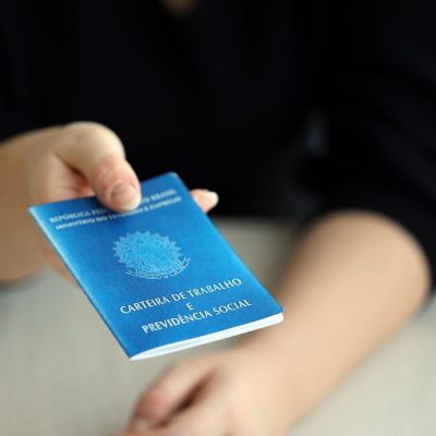 Decreto amplia os direitos trabalhistas em contratos de prestação de serviços no setor público.