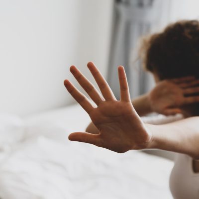 Indivíduo é sentenciado por causar danos graves à sua ex-parceira.