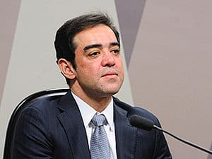 O TCU aprovou uma proposta que impede o servidor de atuar como advogado.
