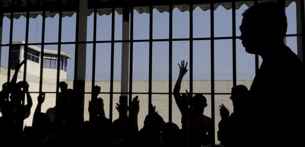 Projeto de lei pretende proibir que detentos provisórios exerçam o direito ao voto durante as eleições.